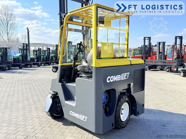 Carretilla retráctil de 4 vías Combilift CB4500 GAS TRIPLEX 6400 FORK POSITIONER