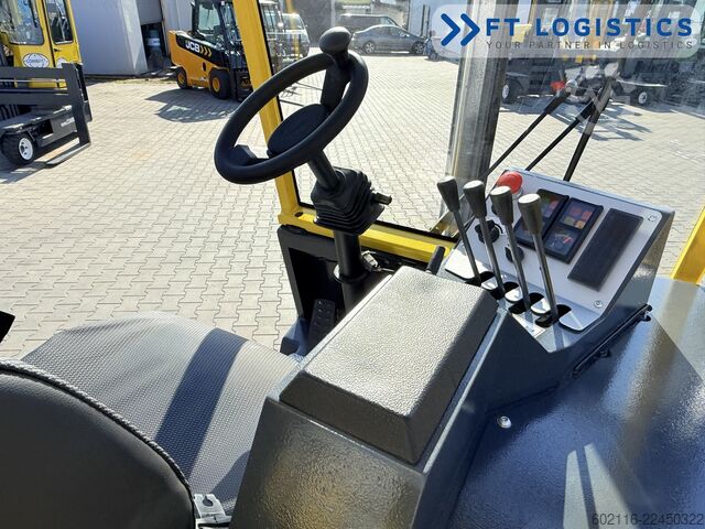 Carretilla retráctil de 4 vías Combilift CB4500 GAS TRIPLEX 6400 FORK POSITIONER