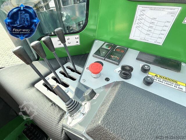 Carretilla retráctil de 4 vías Combilift C5000XL DIESEL TRIPLEX 5550 FREE-LIFT
