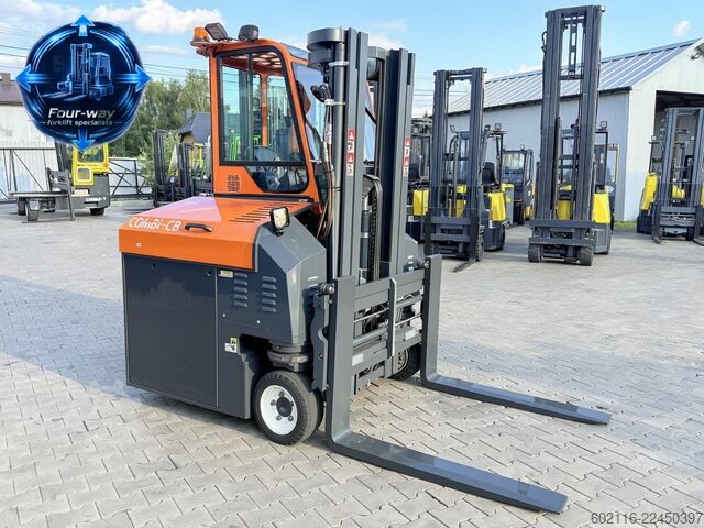 Carretilla retráctil de 4 vías Combilift CBE2500 TRIPLEX 4900 POSITIONER CABIN