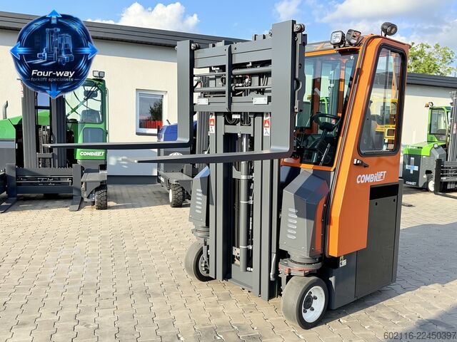 Carretilla retráctil de 4 vías Combilift CBE2500 TRIPLEX 4900 POSITIONER CABIN
