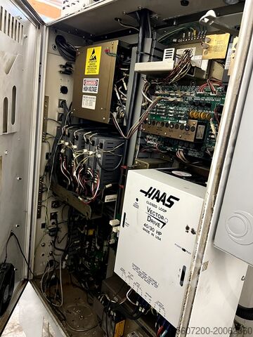 立形マシニングセンタ HAAS VF-2SS