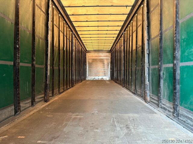 Trailer semi terbuka dengan terpal SCHMITZ CARGOBULL SCB*S3T MegaTrailer Curtainsider Edscha