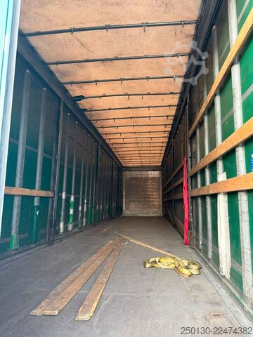 Trailer semi terbuka dengan terpal SCHMITZ CARGOBULL SCB*S3T MegaTrailer Curtainsider Edscha