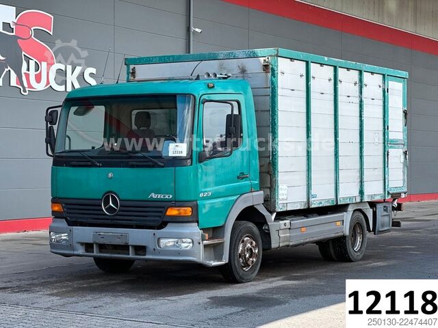 Transportor de animale MERCEDES-BENZ Atego 823 4x2 1.Stock Viehwagen