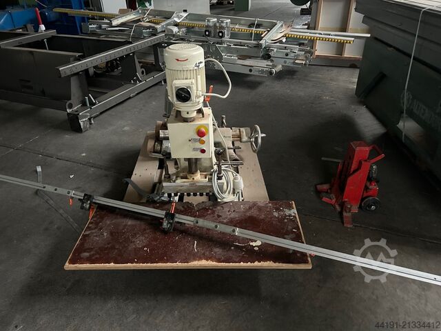 Vŕtacie a zatláčacie zariadenie na pohárikové závesy Ganne 192 Ganne 192