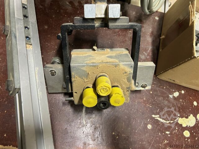 Vŕtacie a zatláčacie zariadenie na pohárikové závesy Ganne 192 Ganne 192