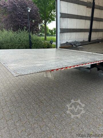 Kofer Mercedes-Benz Atego 1218 bakwagen met laadklep 2000kg!