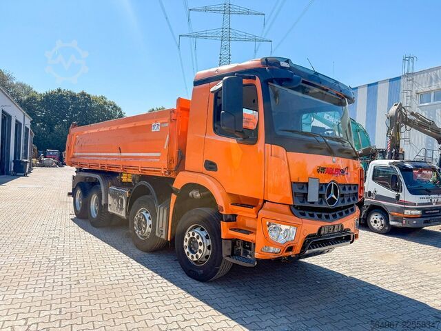 Tresidig tippbil MERCEDES-BENZ Arocs 3243 3.S.K Motorschaden