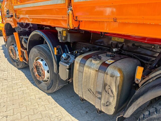 Tresidig tippbil MERCEDES-BENZ Arocs 3243 3.S.K Motorschaden