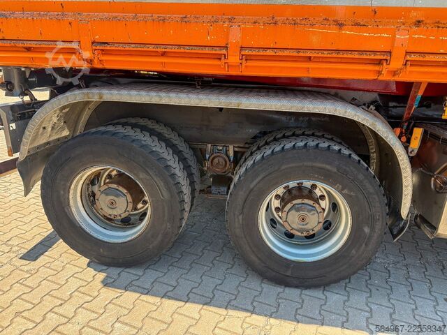 Tresidig tippbil MERCEDES-BENZ Arocs 3243 3.S.K Motorschaden