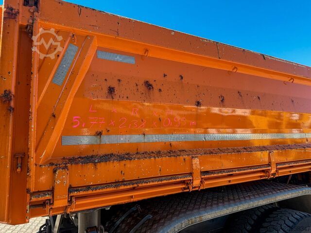 Tresidig tippbil MERCEDES-BENZ Arocs 3243 3.S.K Motorschaden