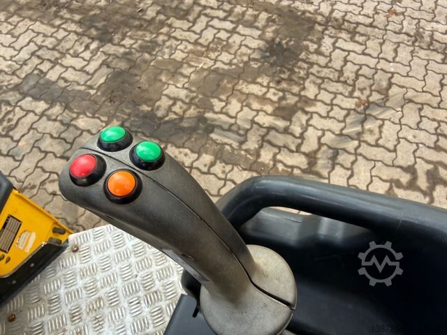 싱글 드럼 롤러 BOMAG BW100AC-5 Kombiwalze / 2019 BJ / 2.400 KG