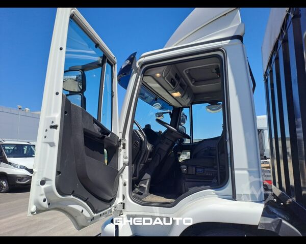 Štandardný ťahač IVECO MOTRICE IVECO EUROCARGO 180 320 CASSONE CON CENTINA E SPONDA IDRAULICA