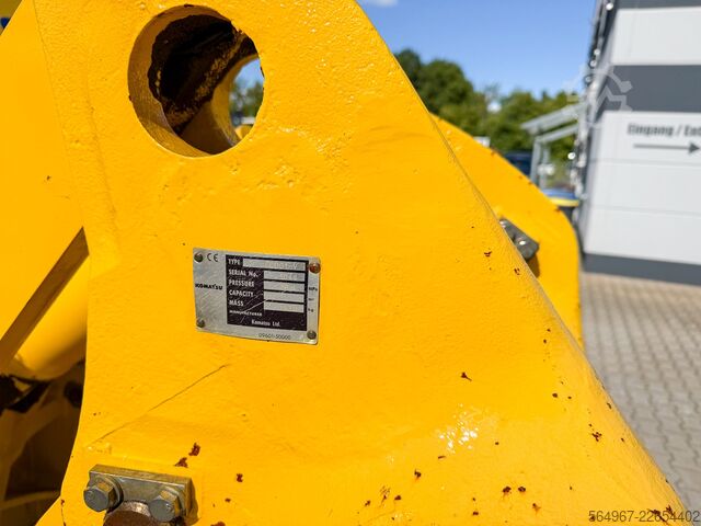 Planierraupe Komatsu D65PXI-18 mit Heckaufreißer GPS