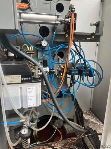 Pusat pemesinan menegak DECKEL MAHO DMC 63 V