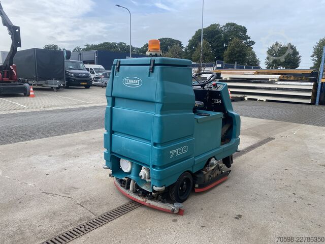 Tennant 7100 năm 2005, máy chà sàn, chiều rộng làm việc 85 cm Tennant 7100, Schrobmachine, 85 cm