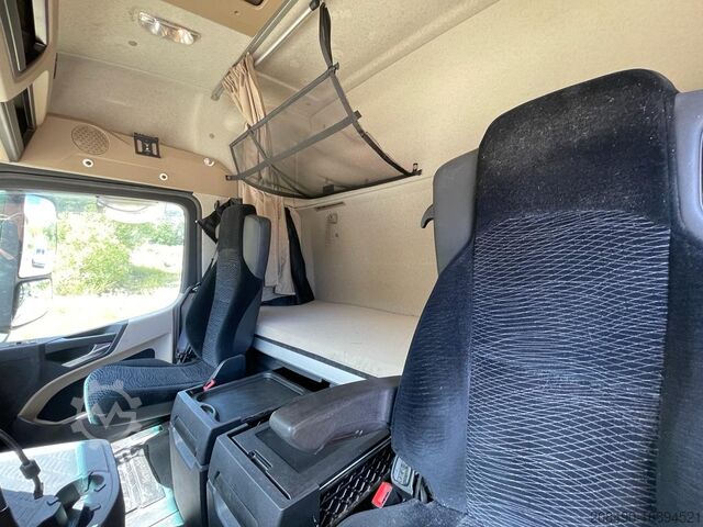 Njësia standarde e traktorit Mercedes-Benz Actros 1845