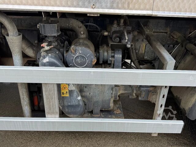 Suction vehicle Volvo FL220 + JUROP VJC 6/3 KOLKENZUIGER