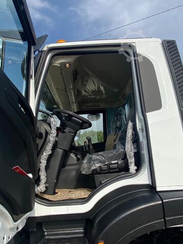 Камион с кука за контейнери IVECO IVECO TRAKKER T-WAY AD510 NUOVO SCARRABILE