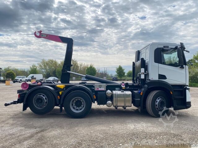 Камион с кука за контейнери IVECO IVECO X-WAY AD280X48Y NUOVO SCARRABILE PASSO 3120