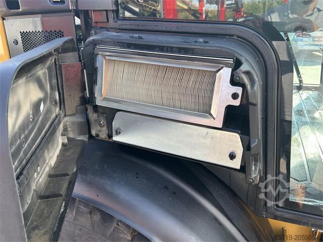 Carregador CAT 906 (9145)