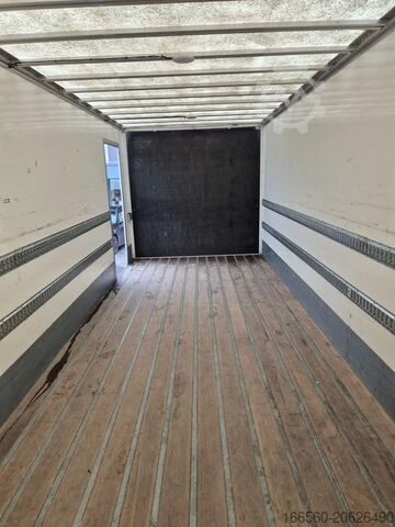 Wadah tertutup DAF LF 230 FA