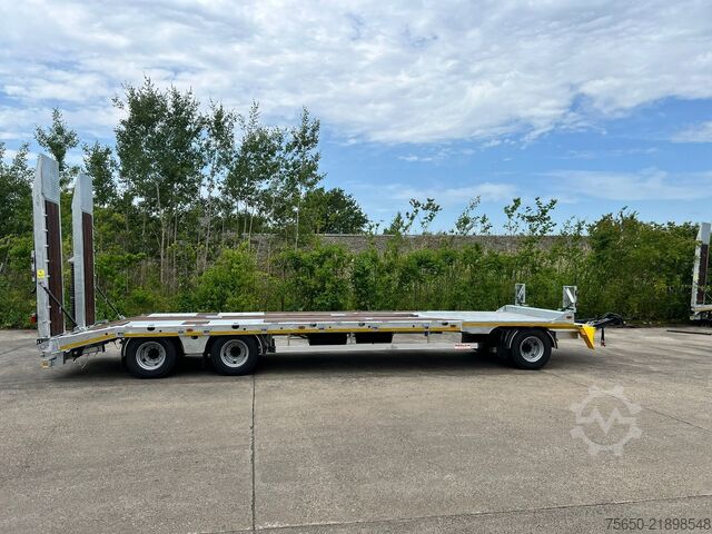 低床トレーラー Möslein T 3-9,20 F  3 Achs Tieflader mit gerader Ladefläche 9 m, Neufahrzeug