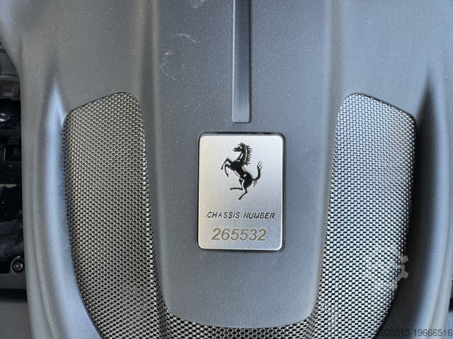 Fourgon FERRARI Roma Coupe Schwarz