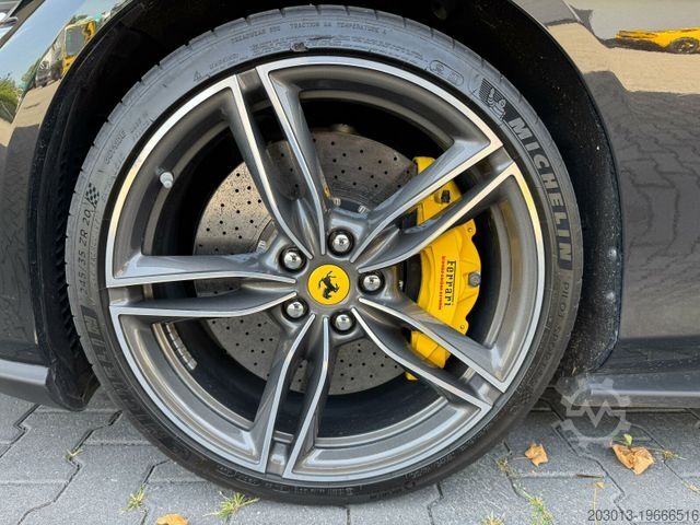 Fourgon FERRARI Roma Coupe Schwarz