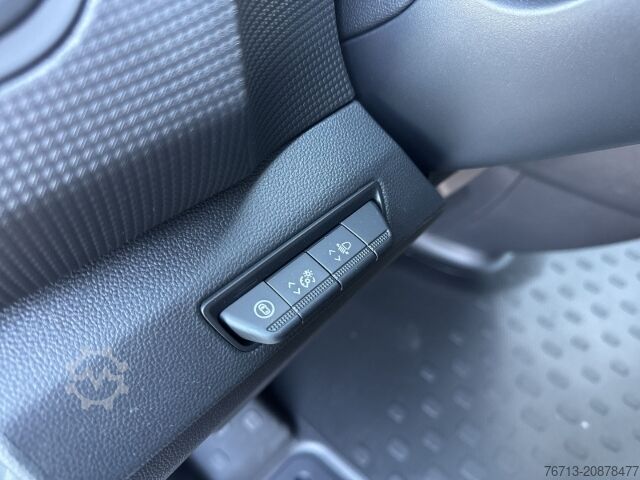 Furgon blaszak Renault Trafic KOMFORT L2H1 3,1t Blue dCi 150 NAVI