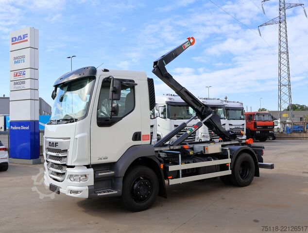 Kanca kasalı yük kamyonu (roll-off) DAF XB 290 FA 16 ton - SCARRABILE A GANCIO