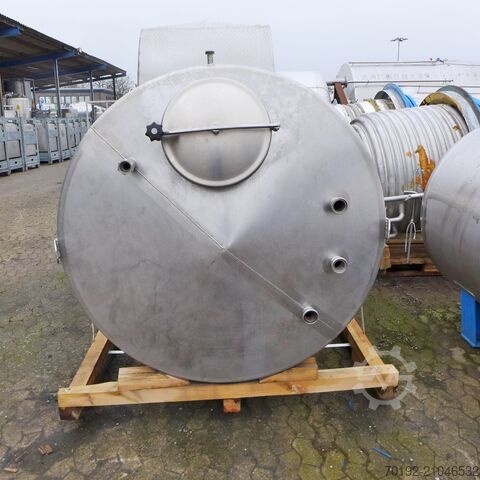 Tangki 6000 liter yang terbuat dari V2A  9046