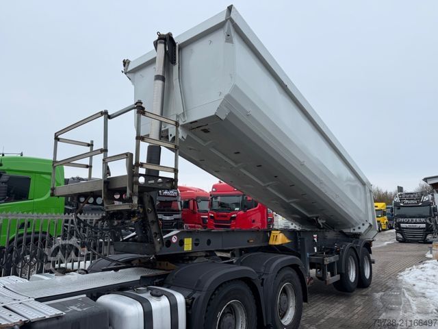 Naczepa wywrotka SCHMITZ CARGOBULL SKI 18/Kippmulde Stahl-Stahl/2-Achsen/Luft-Lift