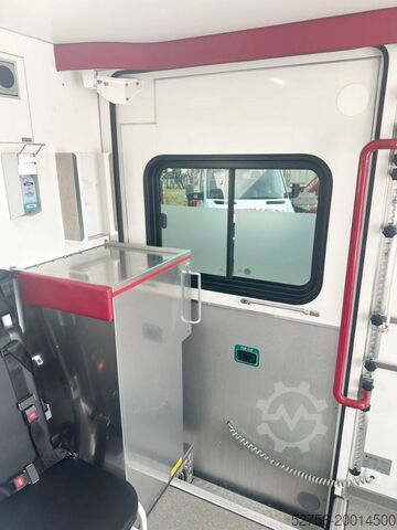 Ambulance Mercedes-Benz 100 D