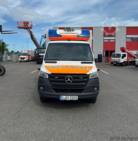 Ambulance Mercedes-Benz 100 D