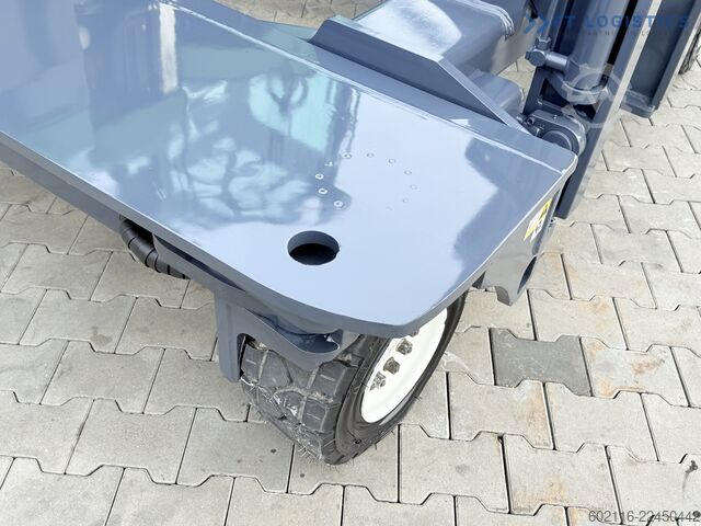 štirismerni viličar Combilift C4500 WIDE FORK POSITIONER DIESEL DUPLEX