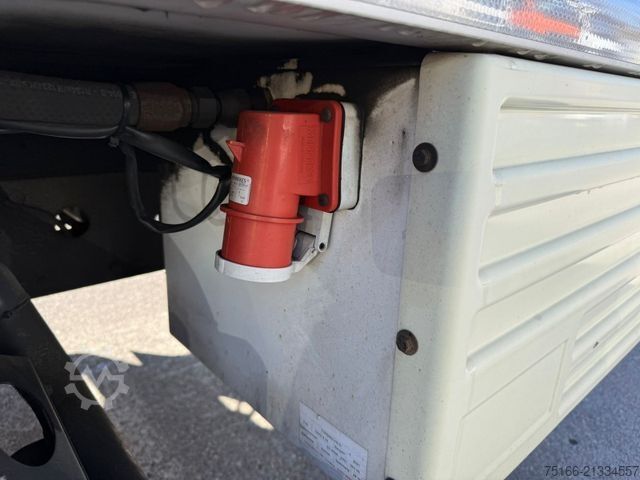 Furgão frigorífico MERCEDES-BENZ ATEGO 821 L Kühlkoffer 4,30 m LBW 1 T*MITSUBISHI