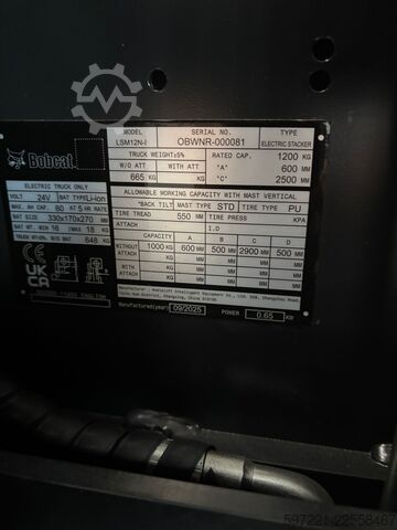 Raklapos targoncák Bobcat LSM12N-i  Neugerät!!!