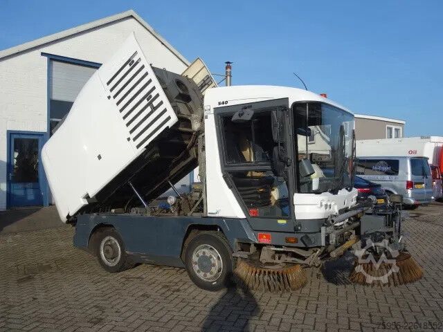 Cestný zametací stroj Ravo 540 EURO5