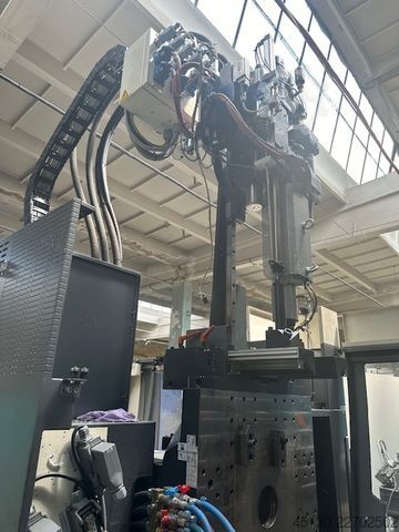 Injection molding machine Engel Victory 330H/200V/140 combi Ecodrive