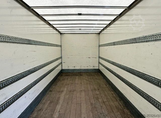 Vrachtwagen met bakwagen DAF CF 300 FA ONLY 215.000 KM 750 x 250 x 258 CM INS