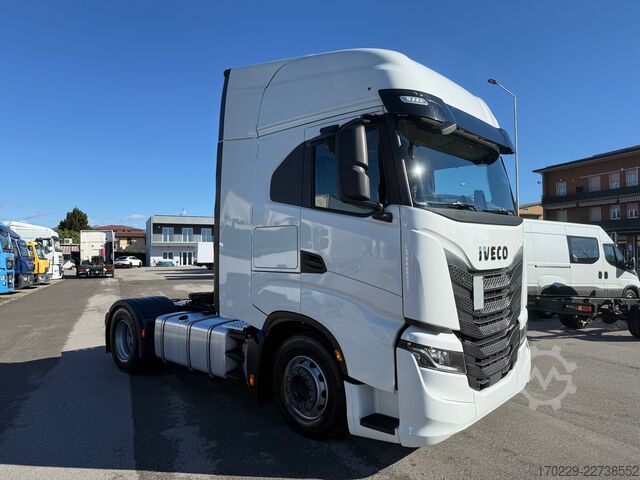 標準トラクターユニット Iveco s-way 490