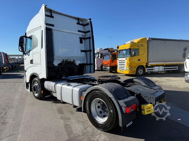 標準トラクターユニット Iveco s-way 490