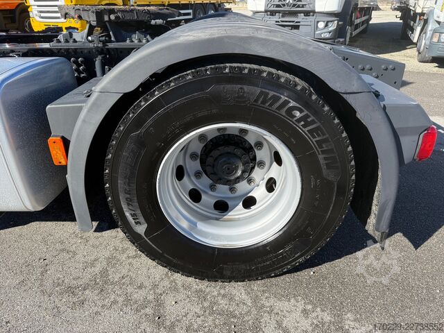 標準トラクターユニット Iveco s-way 490