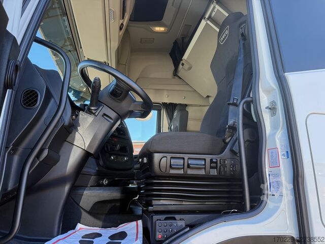 標準トラクターユニット Iveco s-way 490