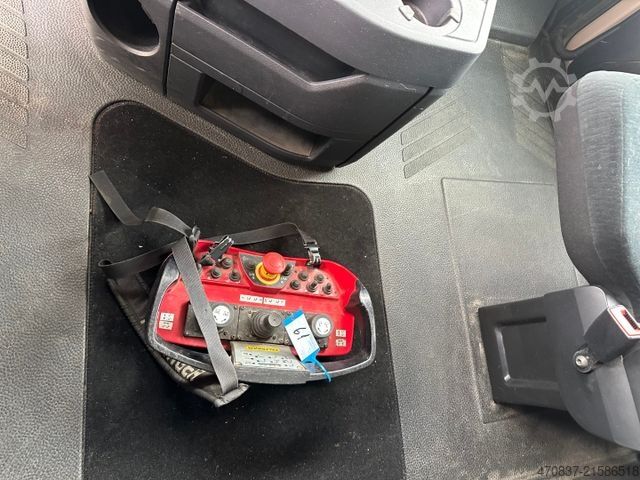 Flutningabíll með sléttu pallrými MERCEDES-BENZ Actros 2543 / Kran Palfinger PK 33002 + Jib