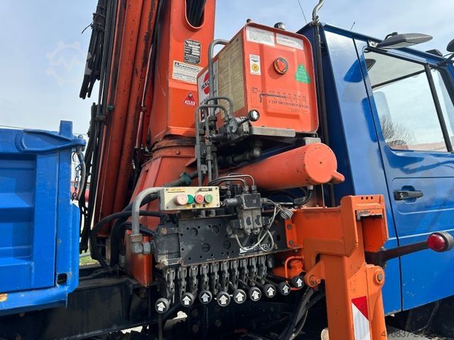 Flutningabíll með sléttu pallrými UNIMOG U 427 4x4 / Kran Atlas 130 / Winde