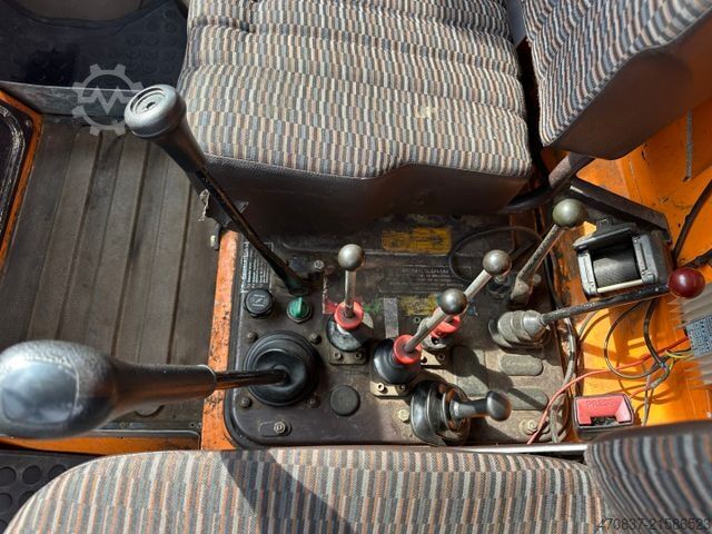 Flutningabíll með sléttu pallrými UNIMOG U 427 4x4 / Kran Atlas 130 / Winde