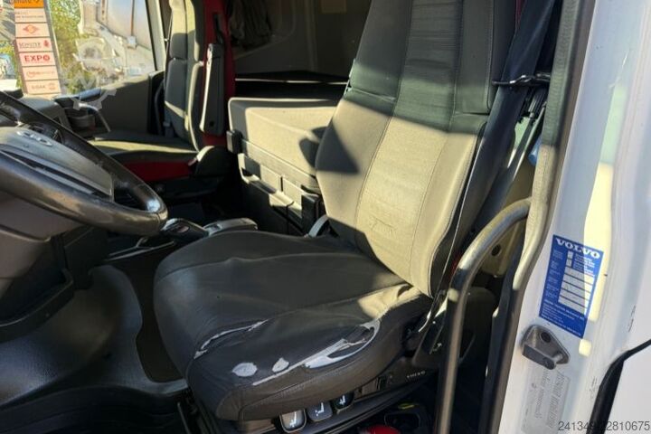 Camion cu platformă și prelată VOLVO FH-460 4x2 LBW